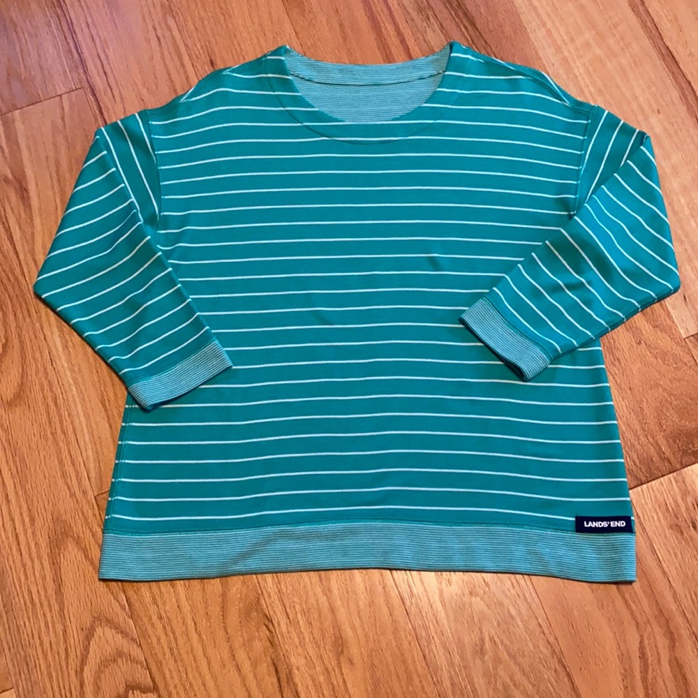 Reversible top